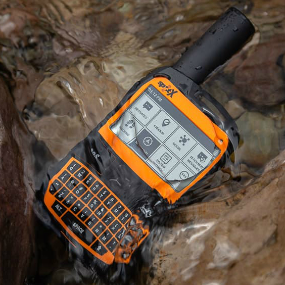 SPOT X comunicador satelital con teclado QWERTY y pantalla