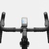 Ciclocomputador Wahoo ELEMNT ROAM V3 montado en una bicicleta